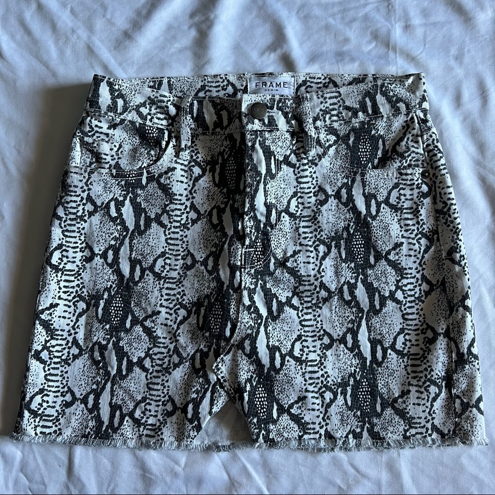 FRAME Gris Multi Snake Print Denim Skirt 25